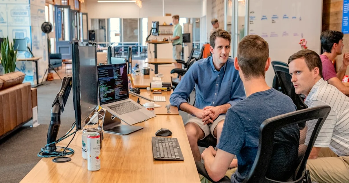 Una agencia pequeña no siempre cuesta menos que una grande